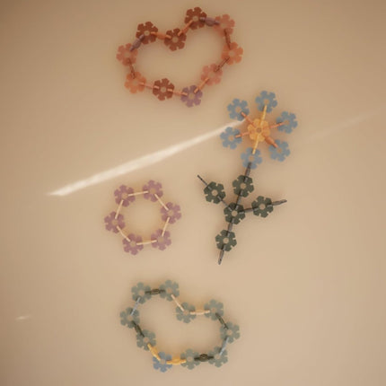 Mushie Bouwset Bloemen 100 Delig koop je bij Babywinkel