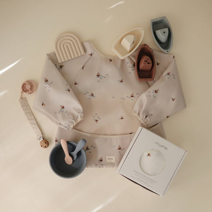 Mushie Slabbetje Long Sleeve Boats koop je bij Babywinkel