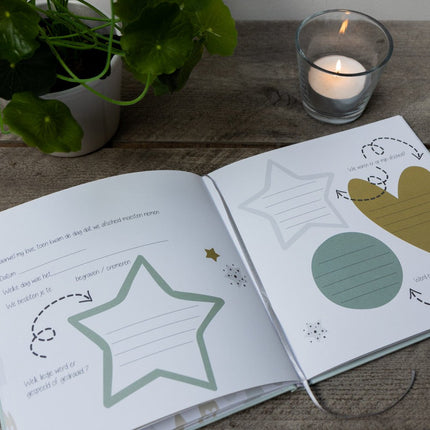 Babyboek zachtgroen - Babywinkel - 9789083164861