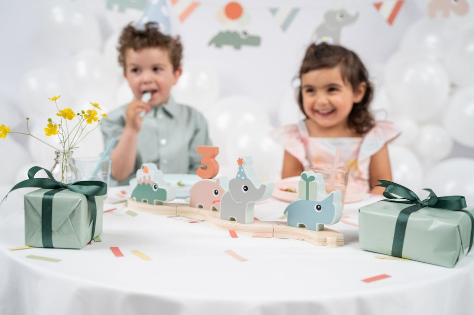 Done by Deer Kinderservies Set Celebration Powder koop je bij Babywinkel