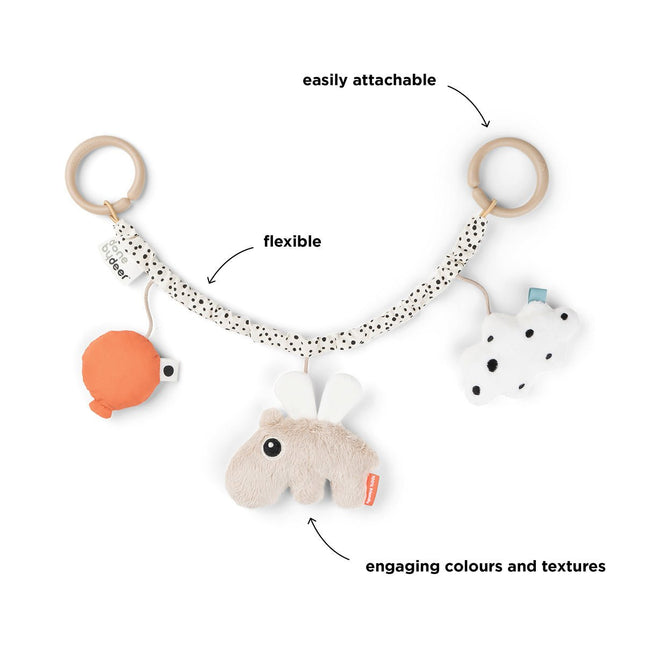 Done by Deer Wagenspanner Happy Clouds Sand 46x13cm koop je bij Babywinkel