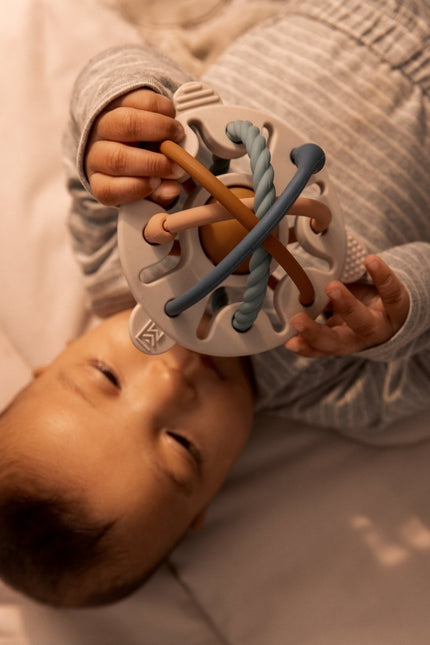 Liewood Rammelaar Hakim Siliconen Sandy Multi Mix koop je bij Babywinkel