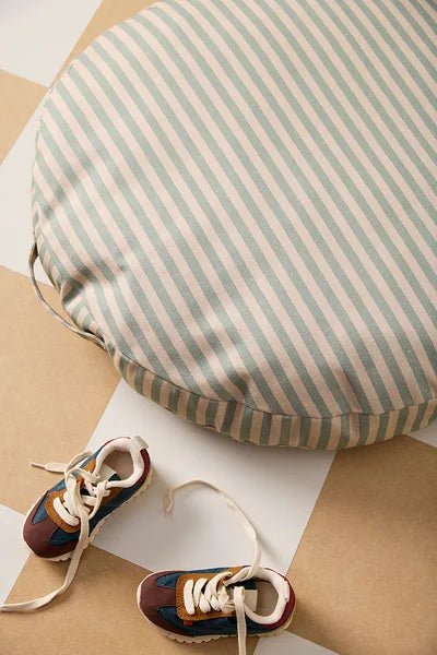 Kid's Concept Vloerkussen Stripe 60cm koop je bij Babywinkel