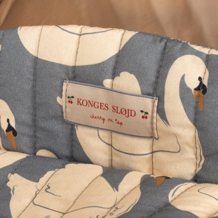Konges Sløjd Poppenwagen Swan koop je bij Babywinkel