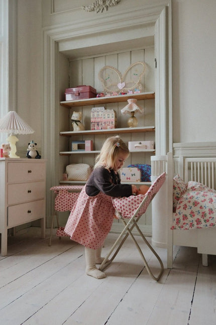Konges Slojd Poppenstoel Rosie Rose Opvouwbaar koop je bij Babywinkel