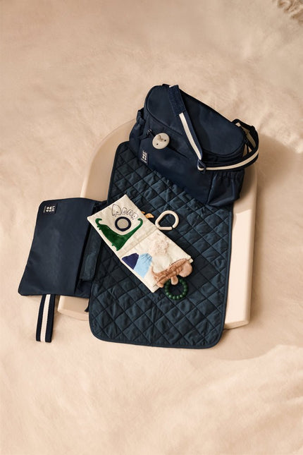 Liewood Luiertas Carly Classic Navy koop je bij Babywinkel