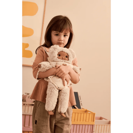 Liewood Poppendraagzak Mini Me Peach / Seashell koop je bij Babywinkel