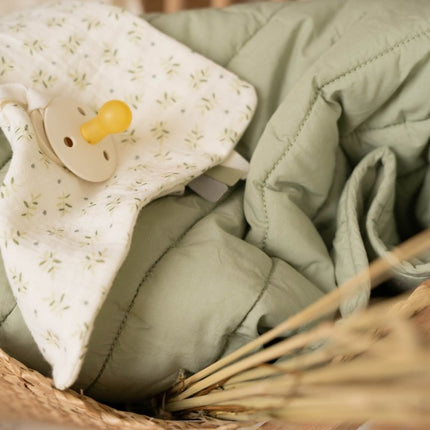 Little Dutch Bedsprei Ledikant Blueberry Leaves Sage koop je bij Babywinkel