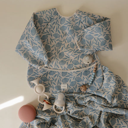 <tc>Mushie</tc> Lätzchen Blaue Blumen Lange Ärmel