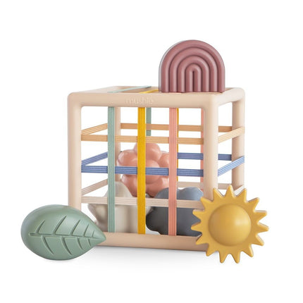 Mushie Activiteitenkubus Elastische Vormsorteerspel koop je bij Babywinkel