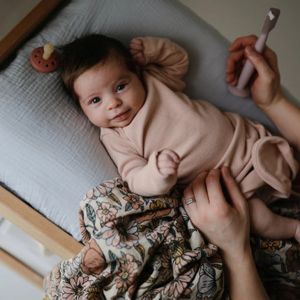 Mushie Inbakerdoek Retro Flowers koop je bij Babywinkel