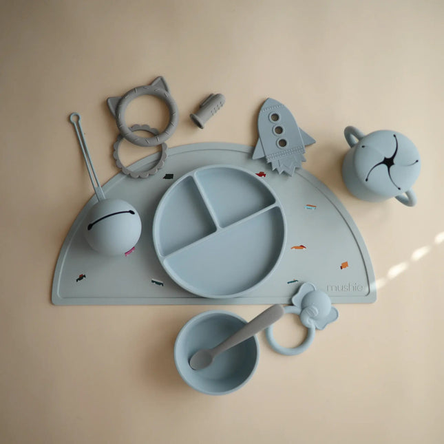 Mushie Snackbakje Powder Blue koop je bij Babywinkel