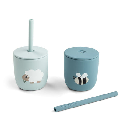 Siliconen drinkbeker met rietje, 2 - pack Tiny farm Blue koop je bij Babywinkel