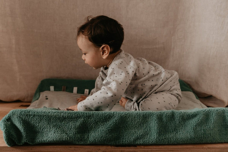 Snoozebaby Aankleedkussenhoes Happy Dressing Smokey Green 45x70cm - Snoozebaby - Babywinkel - 8719743856554