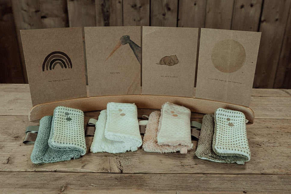 Snoozebaby Giftset Knuffeldoekje en Geboortekaartje Smokey Green - Snoozebaby - Babywinkel - 8719743856936